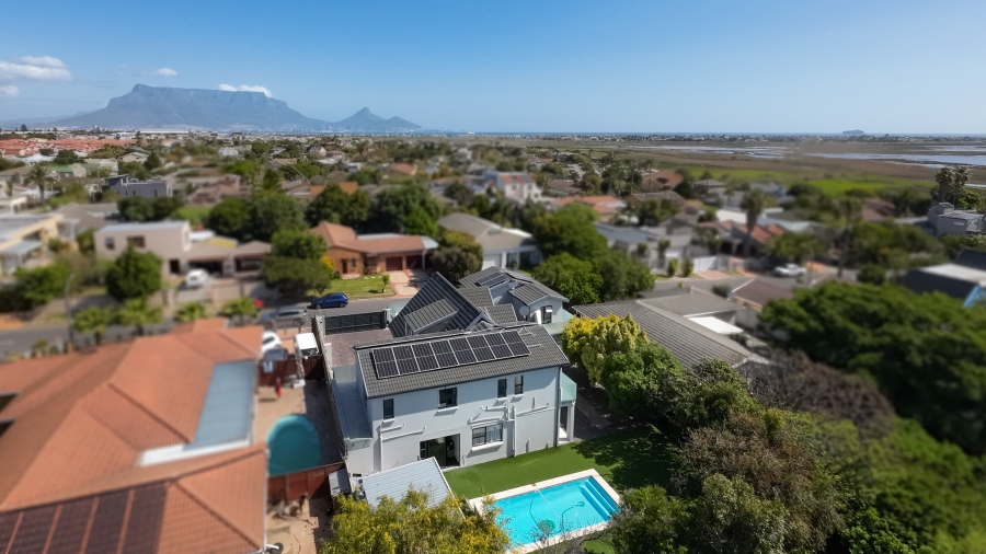 8 Bedroom Property for Sale in Milnerton Ridge Western Cape